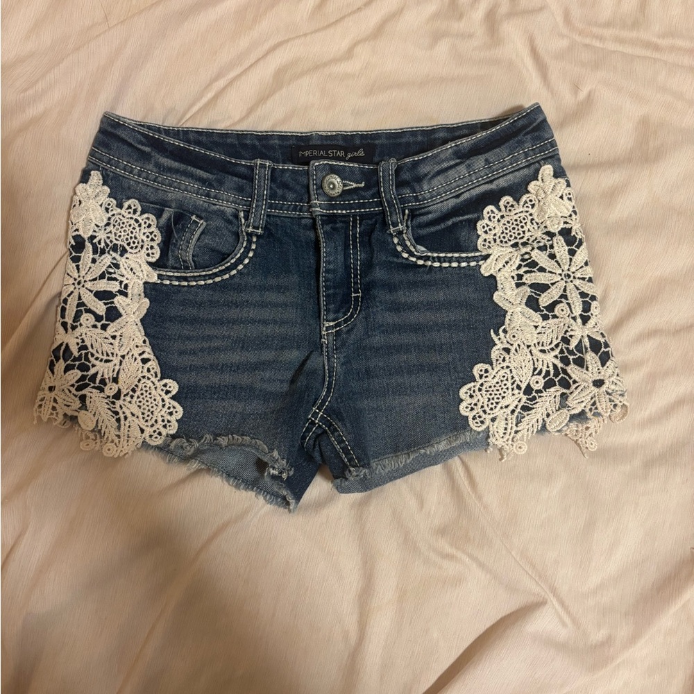 2000s cream embroidery low rise denim shorts